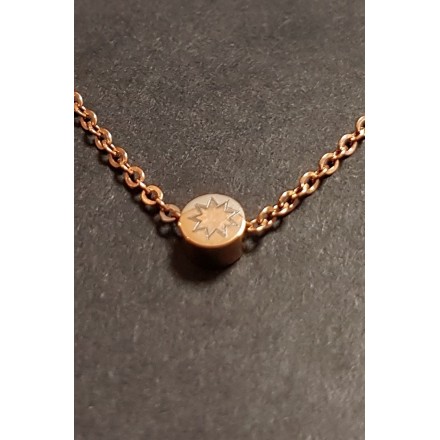 Chaine filigrane or rose avec pendentif rond etoile 9 branches